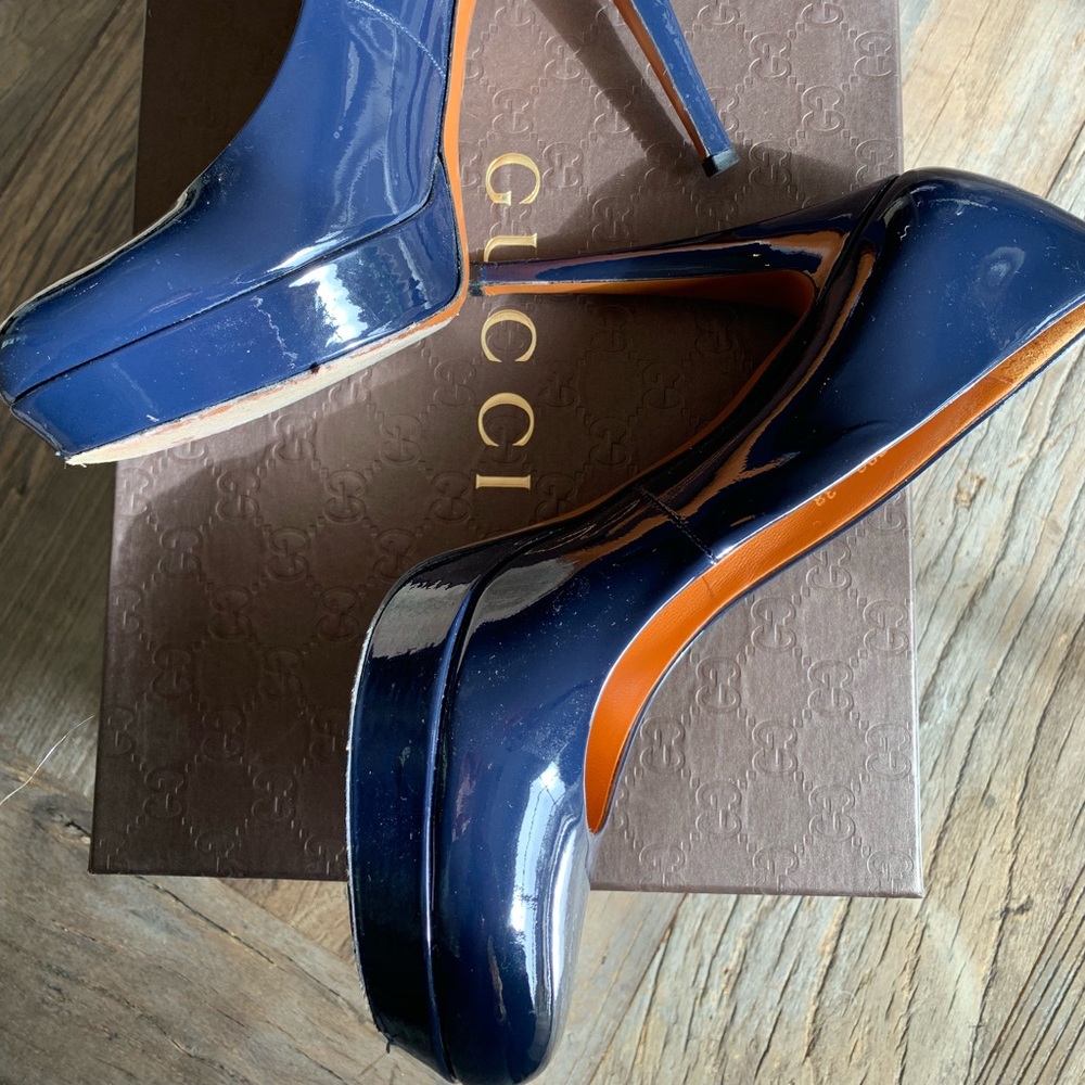 Gucci Vernice Crystal heels